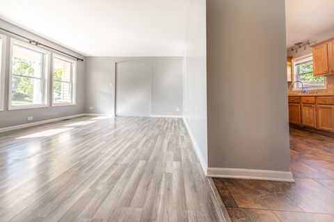 Tiny photo for 1043 Elmwood Lane, Elk Grove Village, IL 60007 (MLS # 12490823)