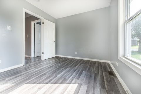 Tiny photo for 1043 Elmwood Lane, Elk Grove Village, IL 60007 (MLS # 12490823)