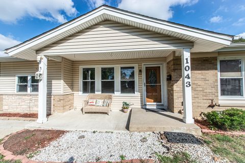 Tiny photo for 1043 Elmwood Lane, Elk Grove Village, IL 60007 (MLS # 12490823)