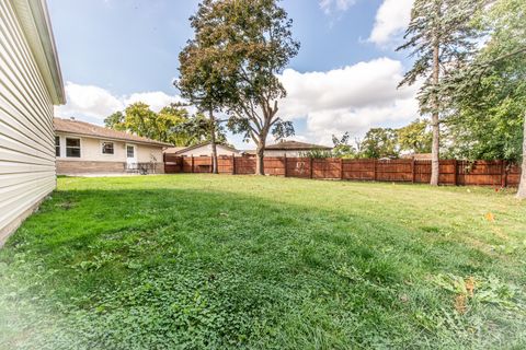 Tiny photo for 1043 Elmwood Lane, Elk Grove Village, IL 60007 (MLS # 12490823)