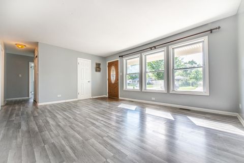 Tiny photo for 1043 Elmwood Lane, Elk Grove Village, IL 60007 (MLS # 12490823)