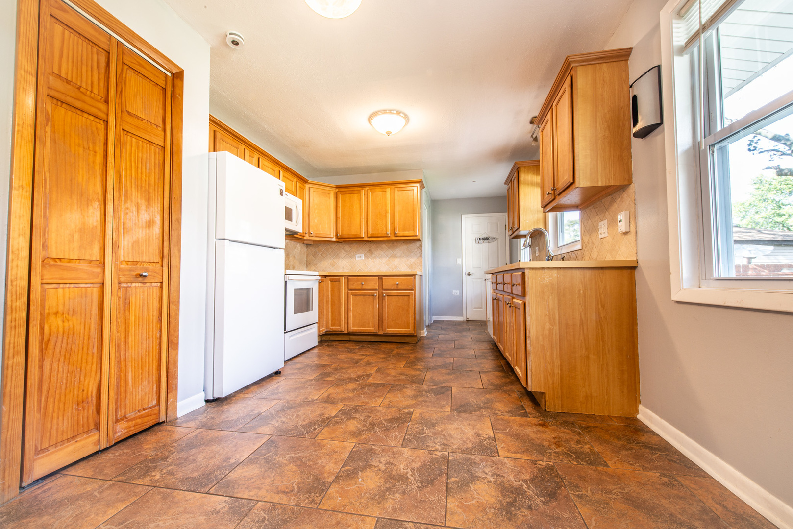 1043 Elmwood Lane