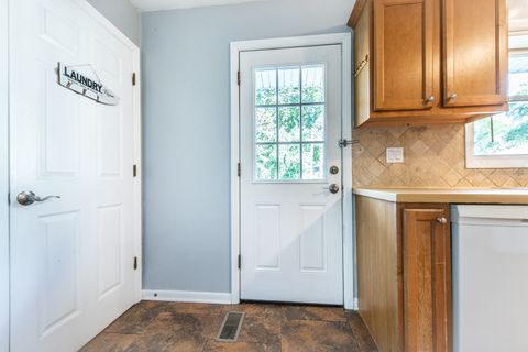 Tiny photo for 1043 Elmwood Lane, Elk Grove Village, IL 60007 (MLS # 12490823)