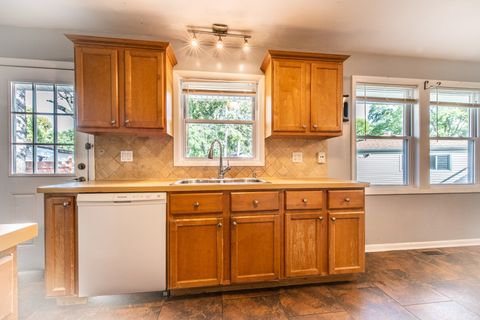 Tiny photo for 1043 Elmwood Lane, Elk Grove Village, IL 60007 (MLS # 12490823)