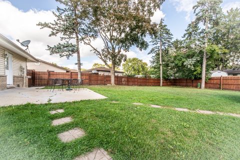 Tiny photo for 1043 Elmwood Lane, Elk Grove Village, IL 60007 (MLS # 12490823)