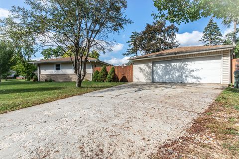 Tiny photo for 1043 Elmwood Lane, Elk Grove Village, IL 60007 (MLS # 12490823)