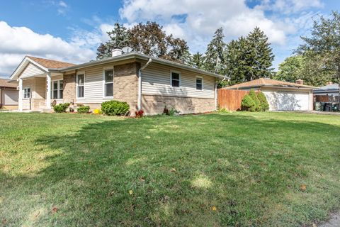 Tiny photo for 1043 Elmwood Lane, Elk Grove Village, IL 60007 (MLS # 12490823)