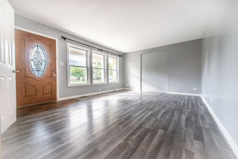 Tiny photo for 1043 Elmwood Lane, Elk Grove Village, IL 60007 (MLS # 12490823)