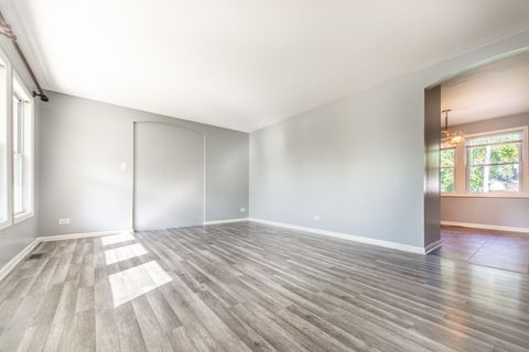 Tiny photo for 1043 Elmwood Lane, Elk Grove Village, IL 60007 (MLS # 12490823)