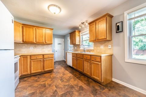 Tiny photo for 1043 Elmwood Lane, Elk Grove Village, IL 60007 (MLS # 12490823)