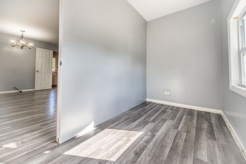 Tiny photo for 1043 Elmwood Lane, Elk Grove Village, IL 60007 (MLS # 12490823)