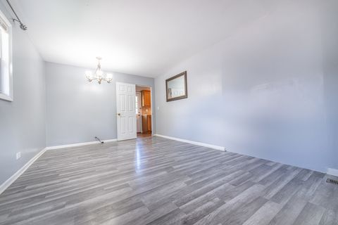 Tiny photo for 1043 Elmwood Lane, Elk Grove Village, IL 60007 (MLS # 12490823)