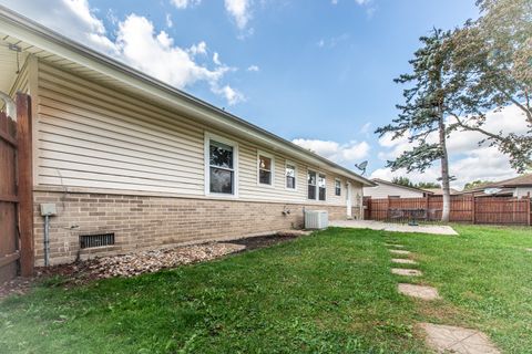 Tiny photo for 1043 Elmwood Lane, Elk Grove Village, IL 60007 (MLS # 12490823)