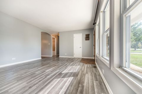 Tiny photo for 1043 Elmwood Lane, Elk Grove Village, IL 60007 (MLS # 12490823)