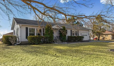 Tiny photo for 401 Oak Drive, Roberts, IL 60962 (MLS # 12567383)