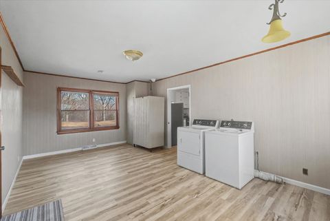 Tiny photo for 401 Oak Drive, Roberts, IL 60962 (MLS # 12567383)