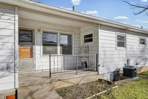 Tiny photo for 401 Oak Drive, Roberts, IL 60962 (MLS # 12567383)