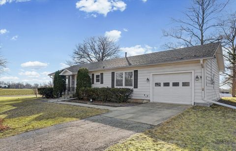 Tiny photo for 401 Oak Drive, Roberts, IL 60962 (MLS # 12567383)