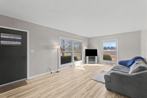 Tiny photo for 401 Oak Drive, Roberts, IL 60962 (MLS # 12567383)