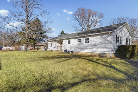 Tiny photo for 401 Oak Drive, Roberts, IL 60962 (MLS # 12567383)
