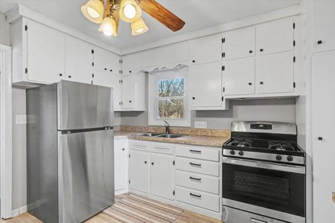 Tiny photo for 401 Oak Drive, Roberts, IL 60962 (MLS # 12567383)