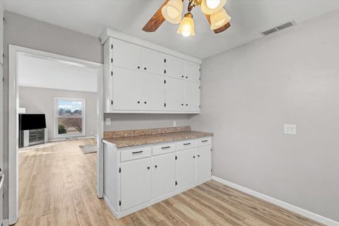 Tiny photo for 401 Oak Drive, Roberts, IL 60962 (MLS # 12567383)