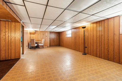 Tiny photo for 5707 W 90th Place, Oak Lawn, IL 60453 (MLS # 12588070)