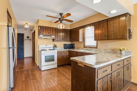 Tiny photo for 5707 W 90th Place, Oak Lawn, IL 60453 (MLS # 12588070)