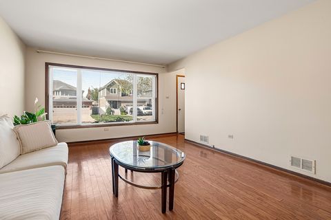 Tiny photo for 5707 W 90th Place, Oak Lawn, IL 60453 (MLS # 12588070)