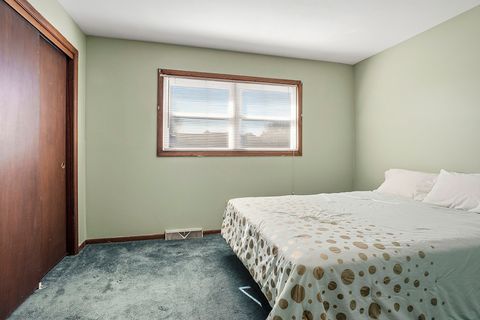 Tiny photo for 5707 W 90th Place, Oak Lawn, IL 60453 (MLS # 12588070)