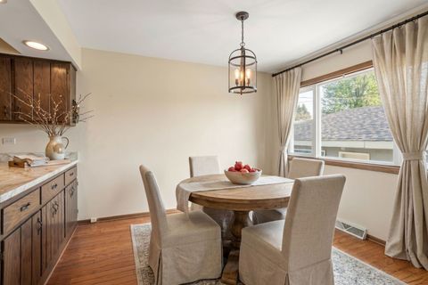 Tiny photo for 5707 W 90th Place, Oak Lawn, IL 60453 (MLS # 12588070)
