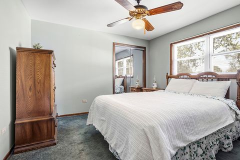 Tiny photo for 5707 W 90th Place, Oak Lawn, IL 60453 (MLS # 12588070)