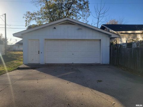 Tiny photo for 705 S 11TH Street, Herrin, IL 62948 (MLS # EB460448)