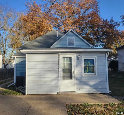 Tiny photo for 705 S 11TH Street, Herrin, IL 62948 (MLS # EB460448)