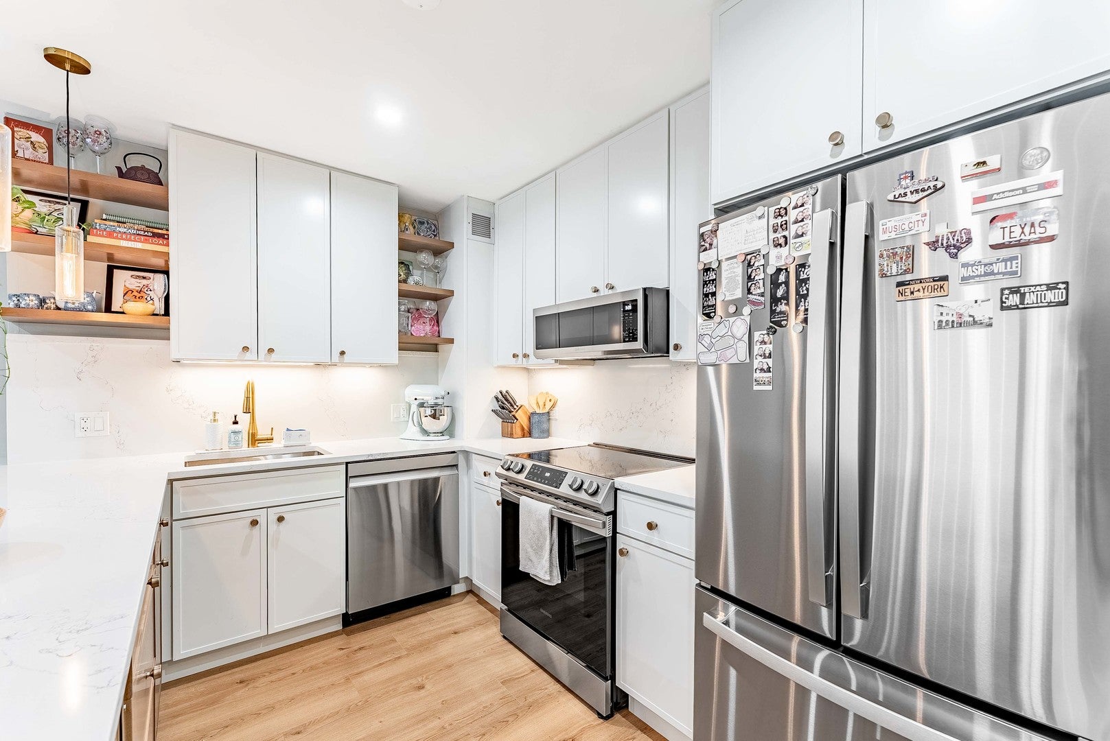 3600 N Lake Shore Drive 907