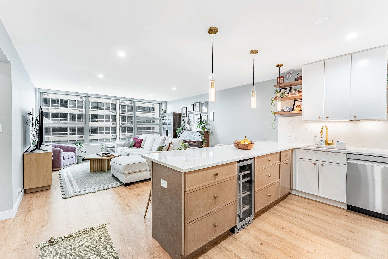 3600 N Lake Shore Drive 907