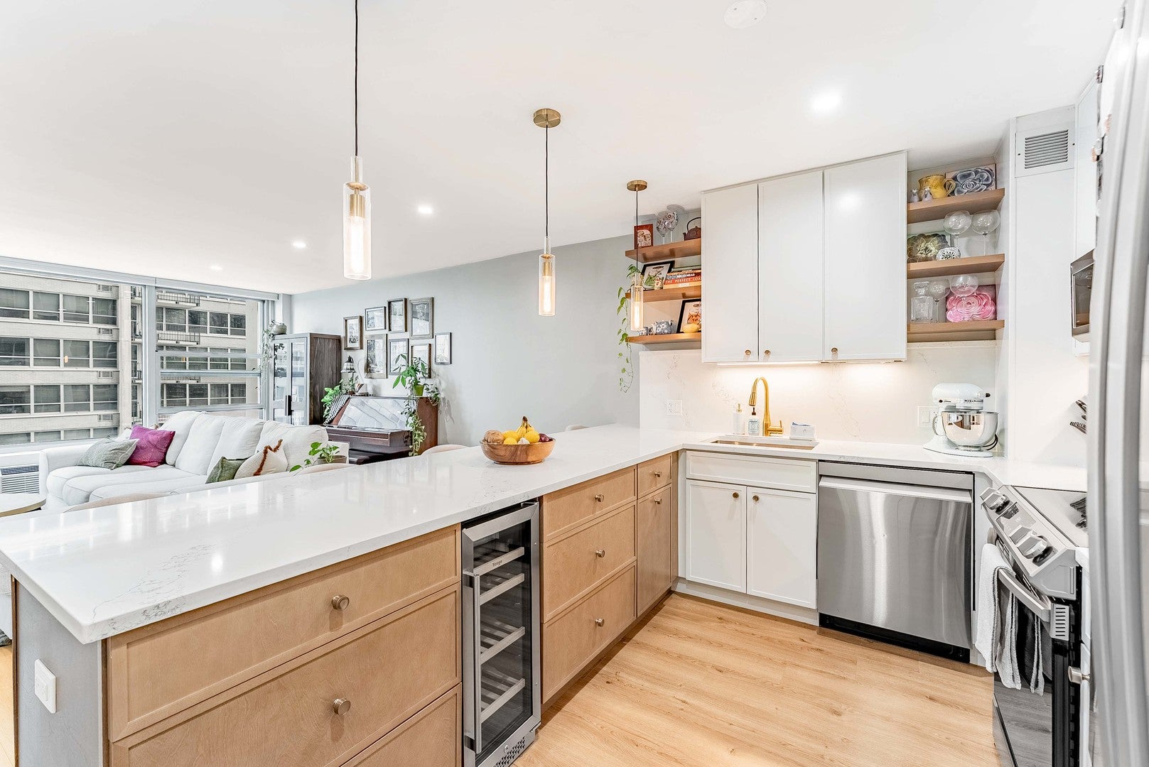 3600 N Lake Shore Drive 907