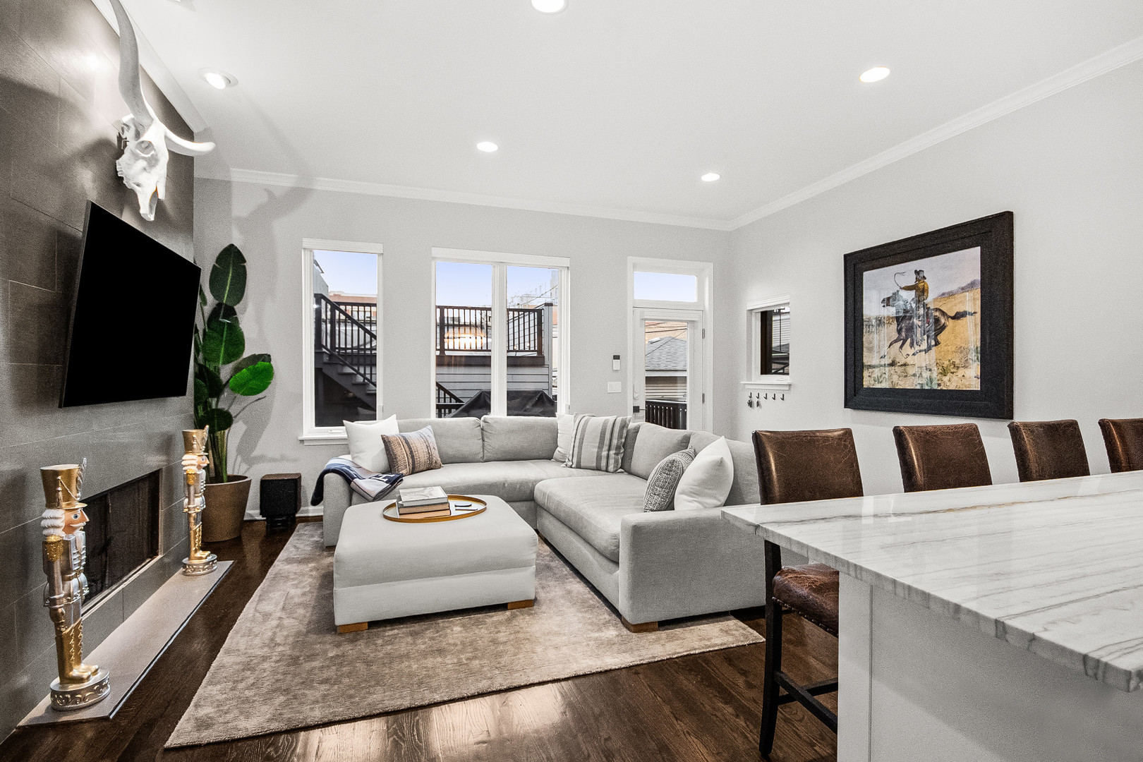 1720 N WINCHESTER Avenue