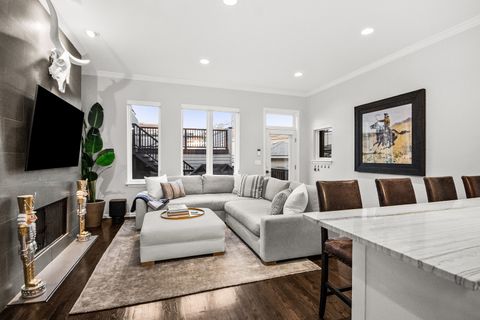 Tiny photo for 1720 N WINCHESTER Avenue, Chicago, IL 60622 (MLS # 12535897)