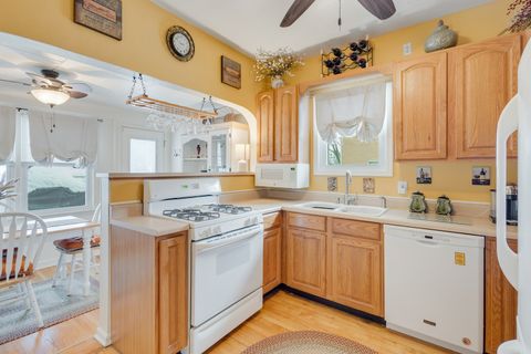 Tiny photo for 4323 Deyo Avenue, Brookfield, IL 60513 (MLS # 12529772)