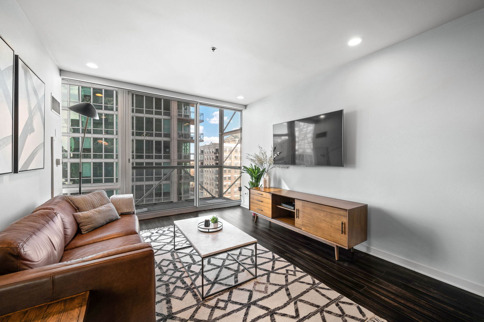 653 N Kingsbury Street 1204