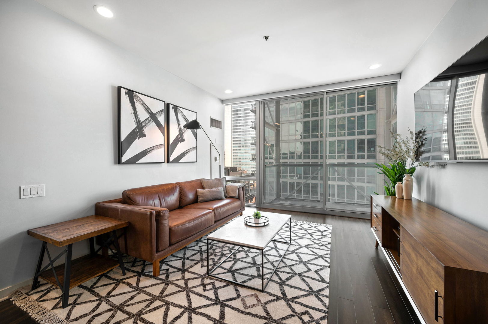 653 N Kingsbury Street 1204