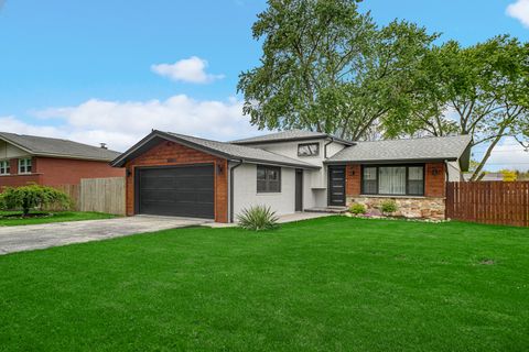 Photo of 10324 S 81st Avenue, Palos Hills, IL 60465 (MLS # 12641727)