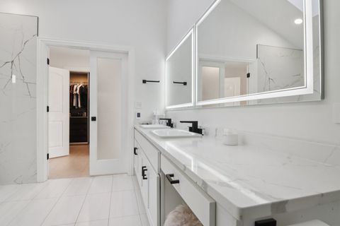 Tiny photo for 43 Oak Creek Court, Burr Ridge, IL 60527 (MLS # 12561760)