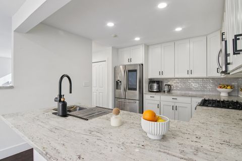 Tiny photo for 43 Oak Creek Court, Burr Ridge, IL 60527 (MLS # 12561760)