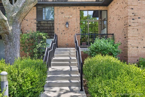 Photo of 4 Oak Creek Drive #2507, Buffalo Grove, IL 60089 (MLS # 12664202)
