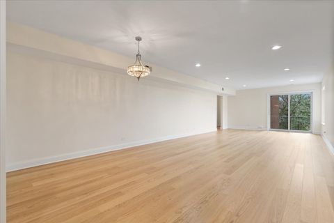 Tiny photo for 1500 OAK Avenue #4C, Evanston, IL 60201 (MLS # 12625323)