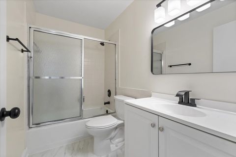 Tiny photo for 1500 OAK Avenue #4C, Evanston, IL 60201 (MLS # 12625323)