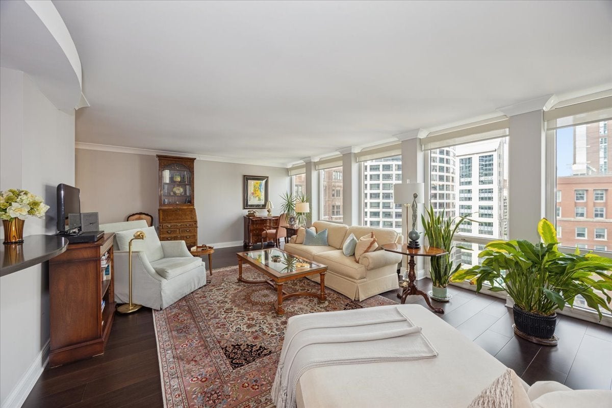 111 E Chestnut Street 16J