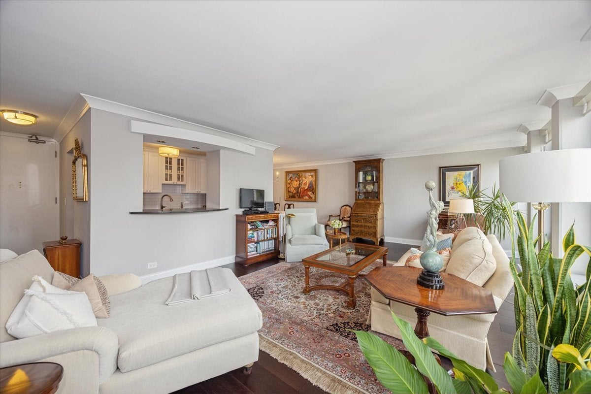 111 E Chestnut Street 16J